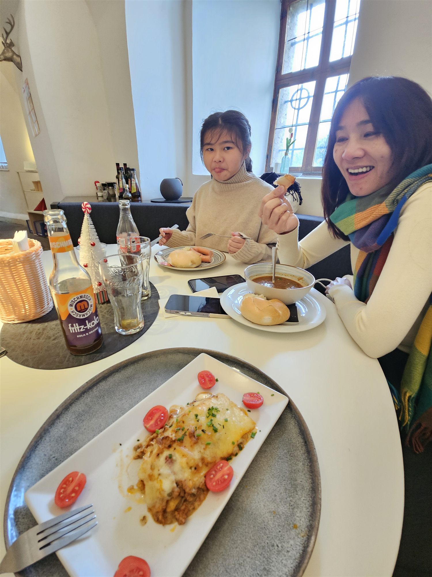 Family having lunch at Café Ferdinand, Ambras Castle