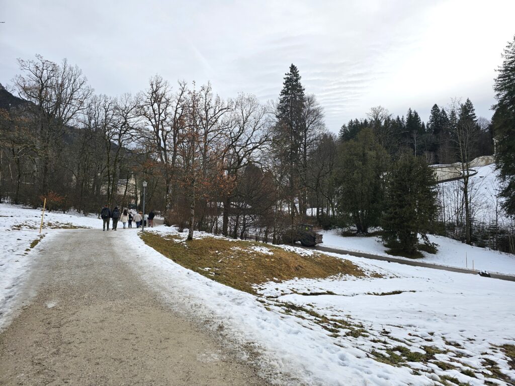 walking path to linderhof